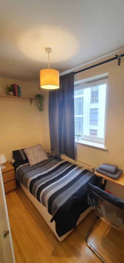 Double Room&Private Bath Near The Square Mile لندن المظهر الخارجي الصورة