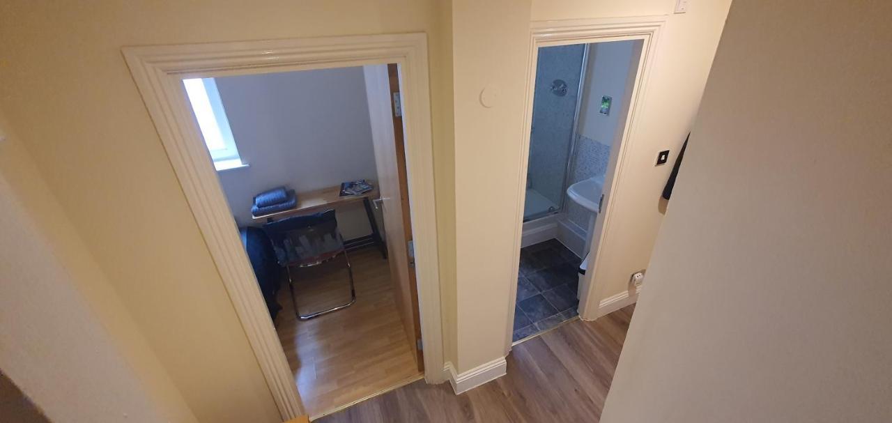 Double Room&Private Bath Near The Square Mile لندن المظهر الخارجي الصورة